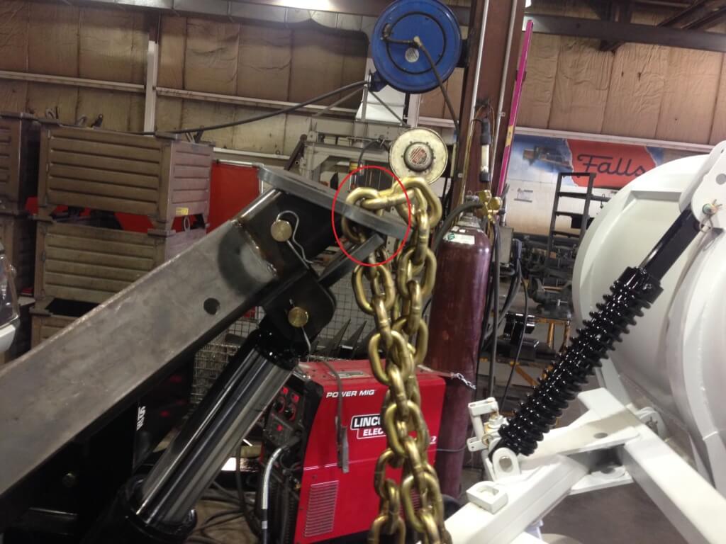 PROPER CHAIN ALIGNMENT circled link